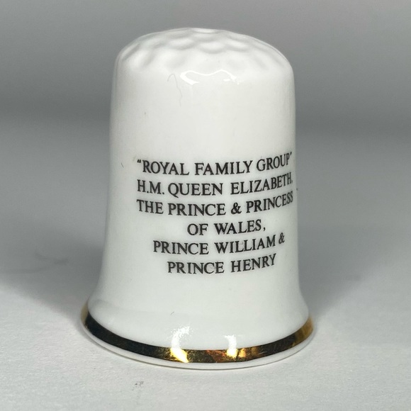 Lot of Royal Commemorative Thimbles - Picture 5 of 15